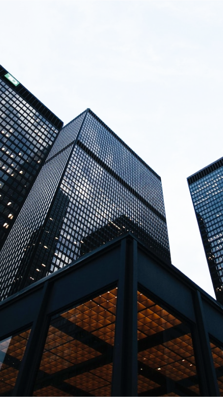 Imagem de prédios comerciais.